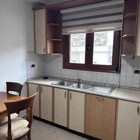 Center 3 Bedroom *