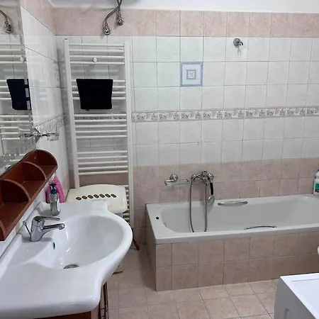 Apartment Center 3 Bedroom *
